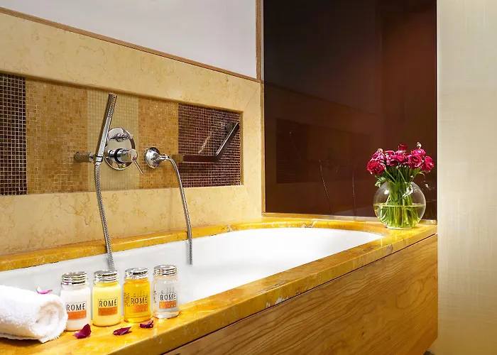 Mario De' Fiori 37 Otel 4*