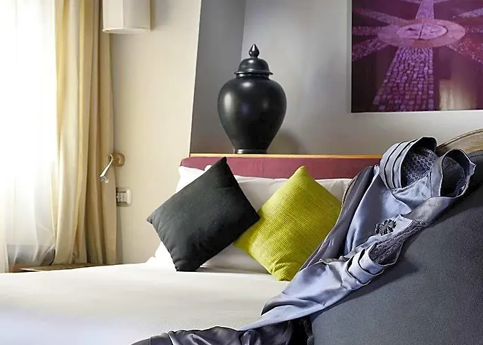 Mario De' Fiori 37 Otel 4*