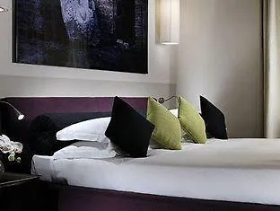 Mario De' Fiori 37 Otel 4*